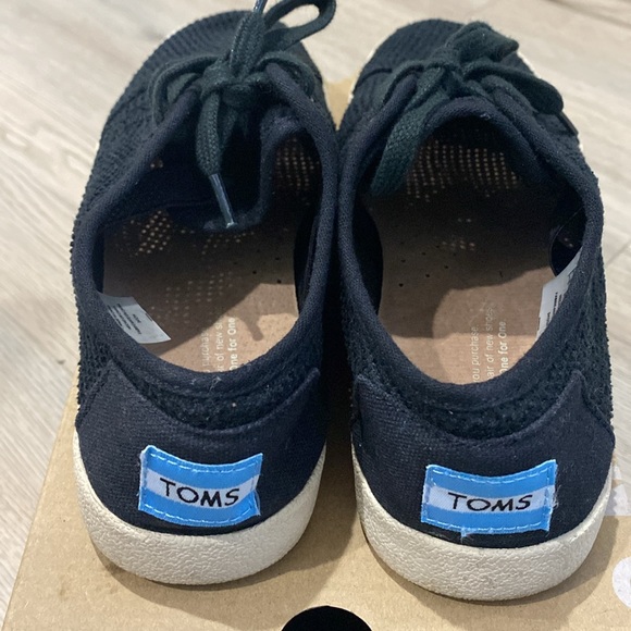 TOMS Sneakers - Picture 2 of 9